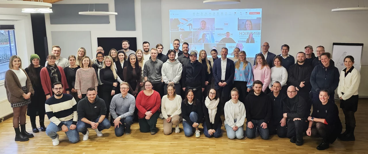 Teamfoto der Mitarbeitenden der Heindrich Immobiliengruppe